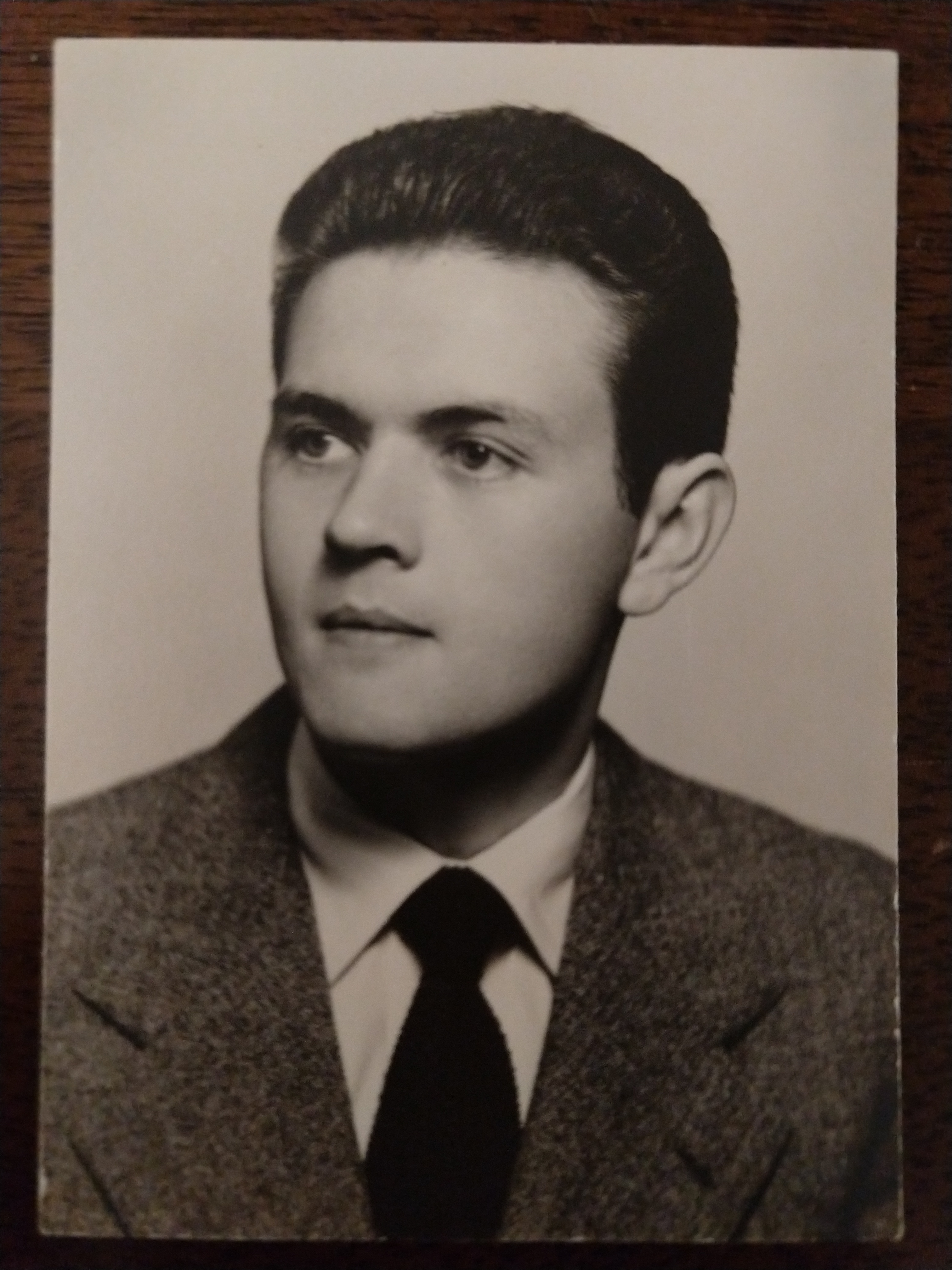 Photo of photos/Alastair MacLennan 1926-2019 ID i33655 portrait